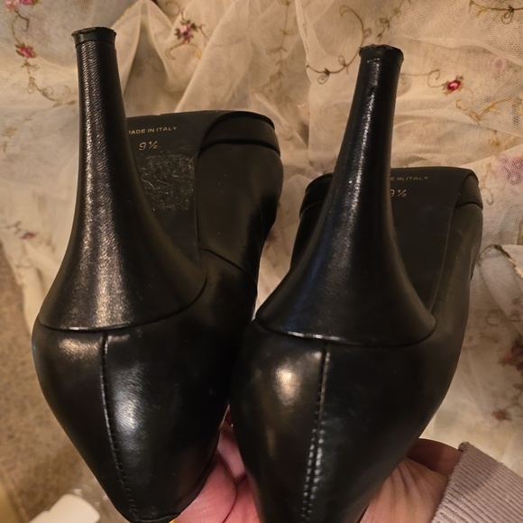 Carisma Pump with Fur Pom-Pom - Picture 7 of 8